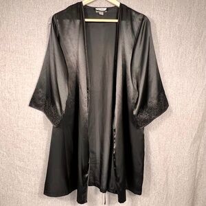 Nine & Company Embroidered Sleeve Satin Feel Intimates Robe or Dress S Honeymoon